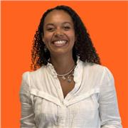 Consultante-formatrice en marketing numérique et réseaux sociaux avec 15 ans d'expérience donne des cours pratiques et concrets .