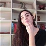 Profesora de artes plásticas especializada en clases para adultos de forma presencial y online