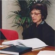 Laureata e abilitata in  Materie letterarie, con esperienza trentennale, impartisce lezioni di lettere, individuali o online.