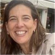 No soy profesora de ingles, pero como estudie en Estados Unidos por varios años me dedique a ensenarle ninos d primaria Venezuela