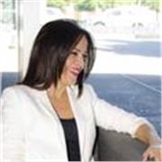 Soy psicóloga y docente con más de 20 años en el sector privado, especializada en Formación y Orientación Laboral.
