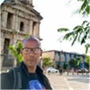 Profesor de psicología y español imparte clases para adultos y niños