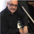 Creo en la música como agente transformador. soy profesor con título superior de piano. 