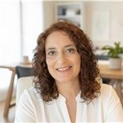 Me dedico al Marketing Digital, soy Social Media Manager . Ademas soy Maestra de Primaria y Psicopedagoga