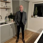 English tutor teaches students from 12 years to Adult