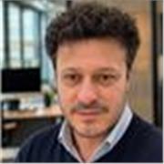 Coach motivazionale e formatore con esperienza nello sviluppo del potenziale personale e professionale
