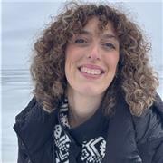 Me defino como una persona trabajadora con facilidad para transmitir mis conocimientos sobre el deporte y ayudar a los jugadores