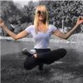 Yoga derslerimde beden, zihin ve ruh arasındaki dengeyi keşfetmeye alan açıyorum. 