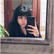 Profesora de historia, recién graduada, con motivación, joven y apta para trabajar con cualquier edad.