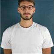 English-Tutor, der gerne Kinder aller Altersgruppen unterrichtet. 