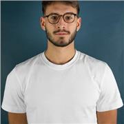 English-Tutor, der gerne Kinder aller Altersgruppen unterrichtet.