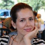 Profesora de protocolo y comunicación imparte clases a todos los niveles