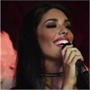 Soy profesora de canto   Cantante y logopeda titulada ymatriculada en Buenos Aires  Argentina , amo entrenar voces , estar en contacto con gente y enseñar con exigencia constructiva y desde una mirada Holística desde el amor