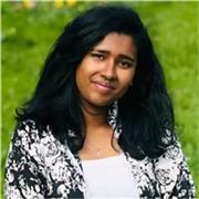 Master’s student at NEOMA offering structured English lessons for adults and students in Paris, with online flexibility