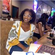 Professeur particulier donne des cours aux étudiants de primaire