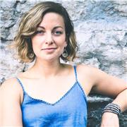 I give private lessons tailored to your level and learning needs.