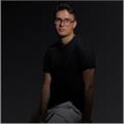 Profesor de piano/ producción musical. Con practica activa en la industria musical/ discográficas