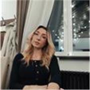Specializzata in studi umanistici e aiuto compiti