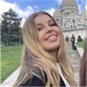 Laureata in Economia ed in procinto di compiere un master in Marketing Management