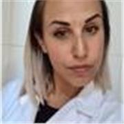 Laurea in biologia a pieni voti; livello di inglese ottimo. Appassionata di letteratura greca e dantesca