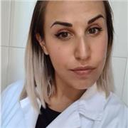 Laurea in biologia a pieni voti; livello di inglese ottimo. Appassionata di letteratura greca e dantesca