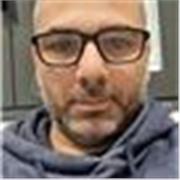 Ingegnere delle telecomunicazioni impartisce lezioni di matematica e fisica per ragazzi