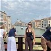 Profesora de idiomas (euskera, castellano, ingles, italiano) y asignaturas relacionadas con temas sociales