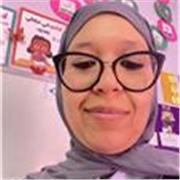 Profesora de lengua a los niños de 1º y 2º de primaria