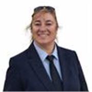 Profesora de Geografía imparte clases a niños de todas las edades