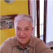 Docente di italiano impartisce lezioni di italiano, latino e greco