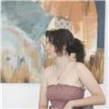 Profesora de pintura que adapta sus clases a todas las edades y niveles.