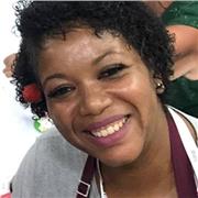 Dou aula de reforço para alfabetização da educação infantil e também para jovens e adultos