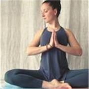 PILATES Je propose des cours de Pilates, tous niveaux, formée pour enseigner à plusieurs types de publics.
(Séniors, pré et post natal, Rose Pilates)

La méthode Pilates a pour but de renforcer les muscles profonds de notre corps par des exercices préc