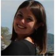Laureata in storia con esperienza di insegnamento nella scuola primaria e secondaria