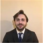Laureato in amministrazione e organizzazione aziendale impartisce lezione di diritto ed economia