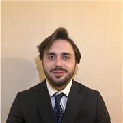 Laureato in amministrazione e organizzazione aziendale impartisce lezione di diritto ed economia
