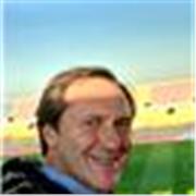 Istruttore di tennis impartisce lezioni private
