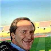 Istruttore di tennis impartisce lezioni private