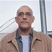 Journaliste pendant 25 ans puis directeur de la communication en collectivités, aujourd'huii pédagogue. 