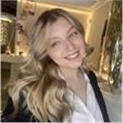 Ciao! Sono Sofia e offro lezioni private di ripetizioni e aiuto compiti per ragazzi delle medie