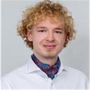 Hallo, mein Name ist Jonas, Biotechnologe B.Sc. und ausgebildeter BTA. Ich unterrichte Biologie & Chemie mit praktischem Wissen