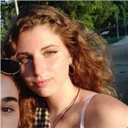 Desde pequeña se me ha dado bien explicar, gozo de paciencia y en mi vida estudiantil suelo ayudar a mis compañeros en la comprensión de materias puntuales