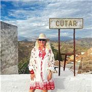 Passionate about observational drawing and design. 36 years experience in secondary and some adult education .
All ages from 11+