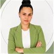 Profesora titulada con más de cinco años de experiencia imparte clases de forma online y presencial. 