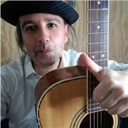 Clases de Guitarra y Teclado online impartidas por Profesor de Educación Musical