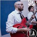 Insegnante di chitarra laureato al conservatorio di napoli offre lezioni private di chitarra elettrica, acustica, moderna e jazz