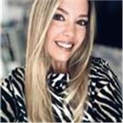 Profesora de inglés de ESO y Bachillerato. Certificado de C1 por la Escuela Oficial de idiomas.