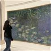 Sono una studentessa di lingue con una forte passione per la lettura e per lo studio delle strutture linguistiche