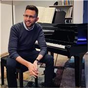 Diplomato al Conservatorio di Milano offro lezioni individuali di pianoforte classico e moderno, lettura dello spartito, studio del repertorio operistico e liederistico per cantanti