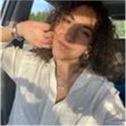 Laureata in lingue offre lezioni di spagnolo e inglese a tutti coloro che vogliono imparare la lingua, scuole e università